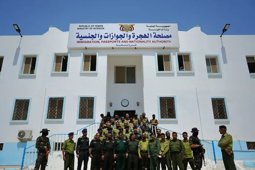 في زيارة مفاجئة للمكلا.. وزير الداخلية يكشف خطط تطوير غير مسبوقة في أجهزة الأمن والجوازات